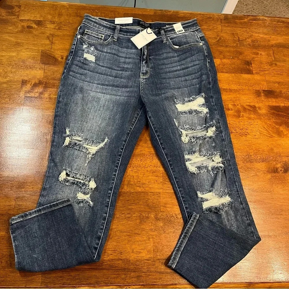 NWT Judy Blue Distressed High Rise Boyfriend Fit Size 13/31